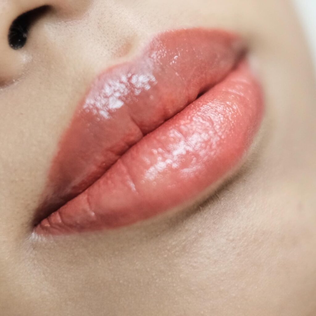 Hasil sulam bibir natural di Nina Chen Studio Surabaya — bibir merona cerah